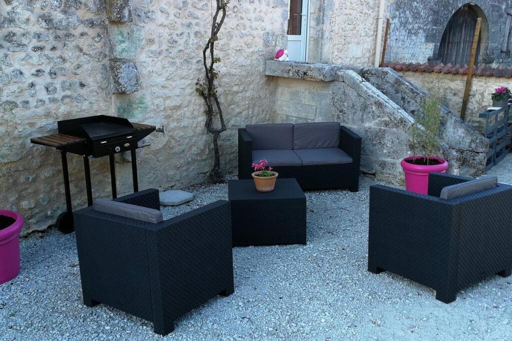 Maison Charentaise A La Campagne Becheresse Exterior foto